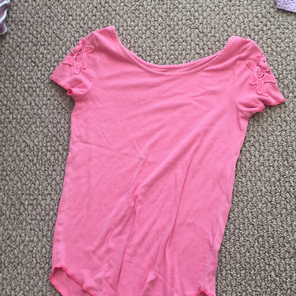 pink top